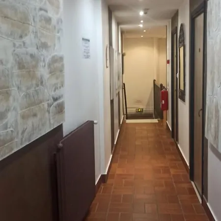 Hotel De La Place 3*